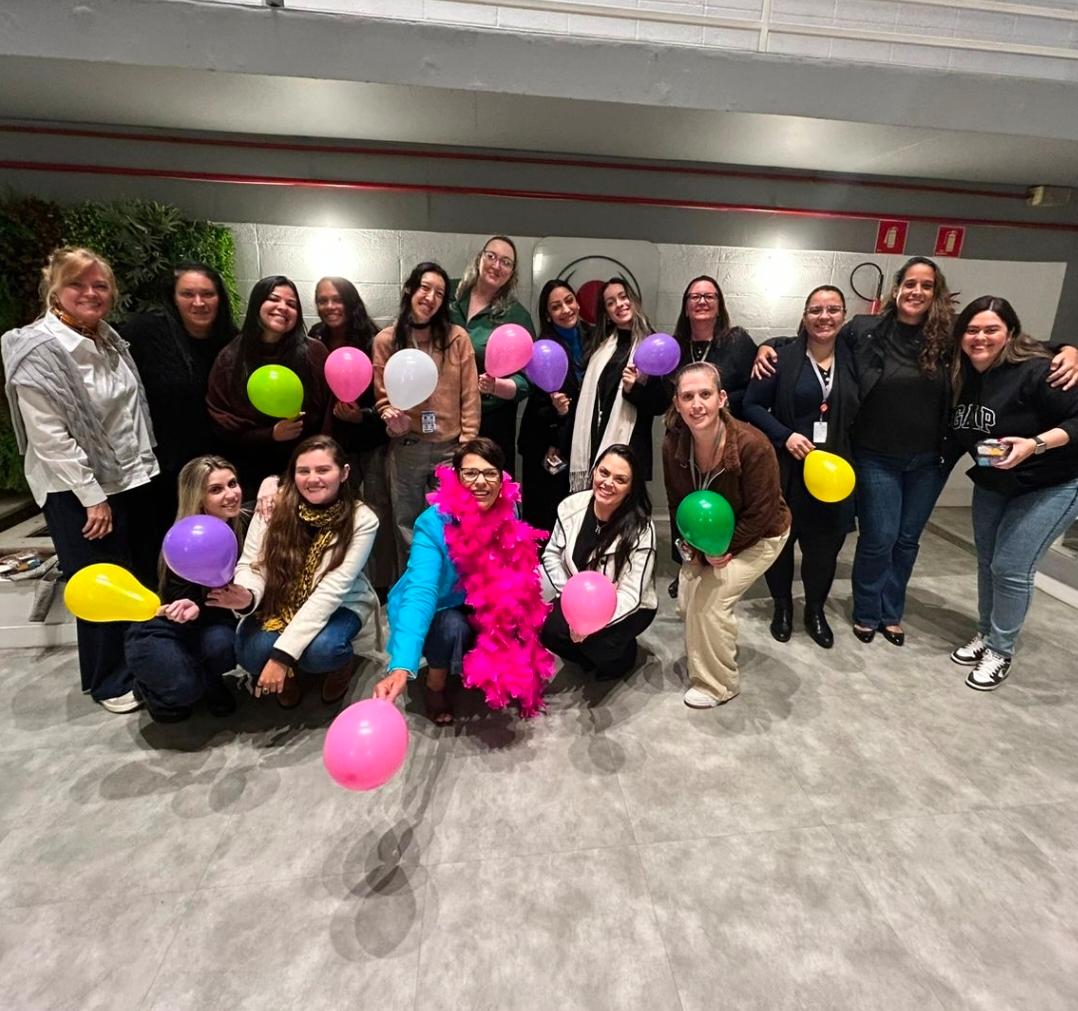 Pedrina Duarte durante a palestra da Semana da Enfermagem para o Grupo Global Care